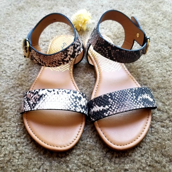 3x$20 | 4x$25 - Brand New* Sandals - Picture 2 of 6